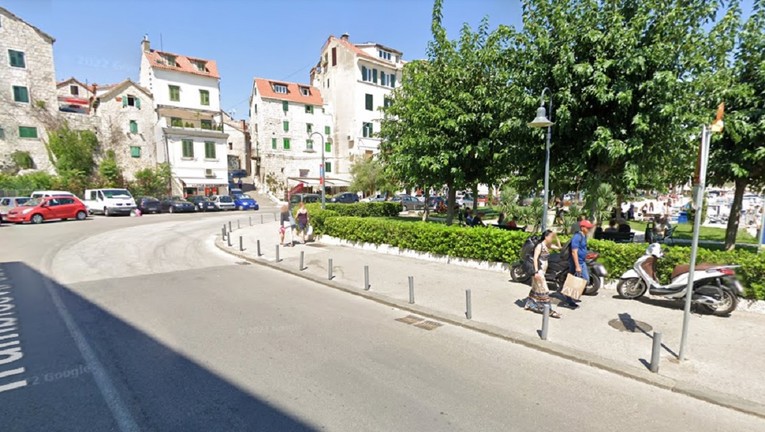 Dvojica u Splitu napadali prolaznike, istukli Hrvata i troje Nizozemaca
