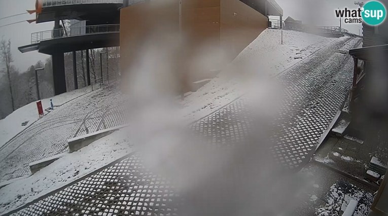 Na Sljemenu pada snijeg