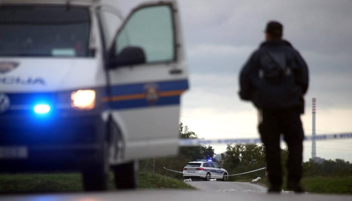 Policija iz Save spasila 20 migranata. Bili su na potopljenom dijelu obale