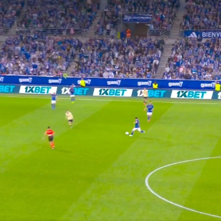 Pogledajte nevjerojatan kiks golmana Barcelone. Primio je gol s 40 metara