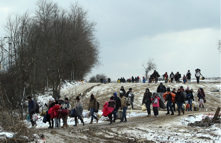 U Njemačkoj vozač kamiona pored autoceste u snijegu ostavio 56 migranata