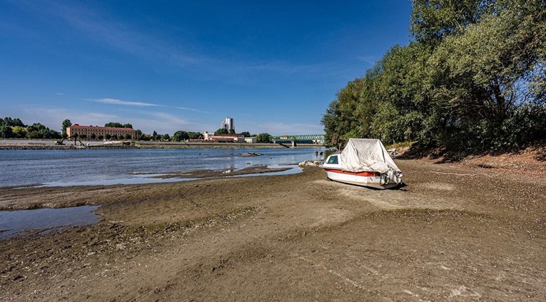 Na Dravi u Osijeku izmjeren najniži vodostaj u povijesti mjerenja