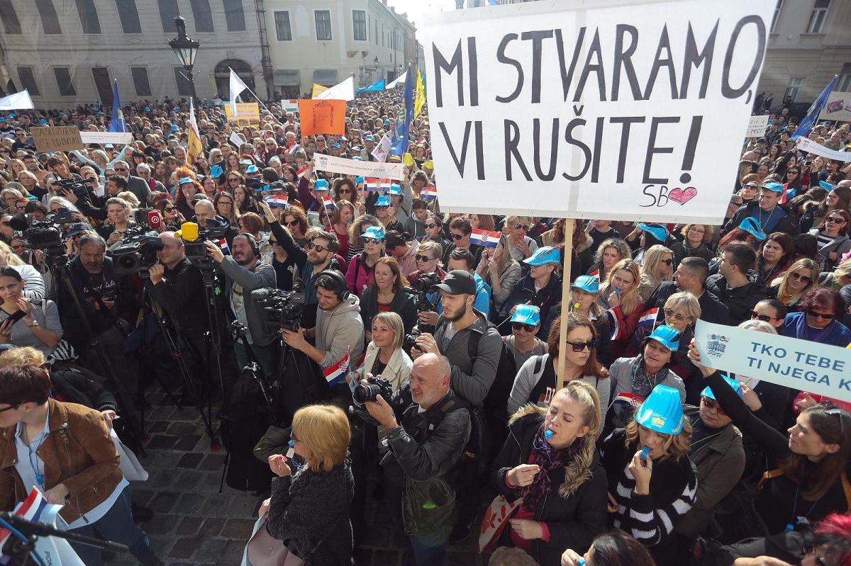 Štrajk u školama se nastavlja. Danas "prosvjed šutnje" pred vladom