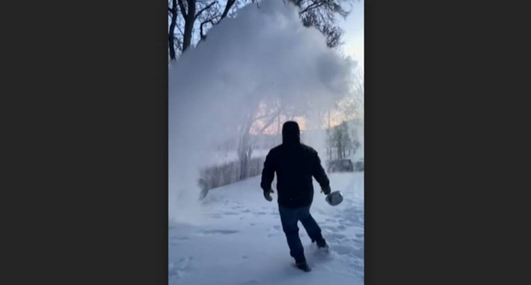 VIDEO U smrznutoj Montani se kipuća voda odmah pretvara u snijeg