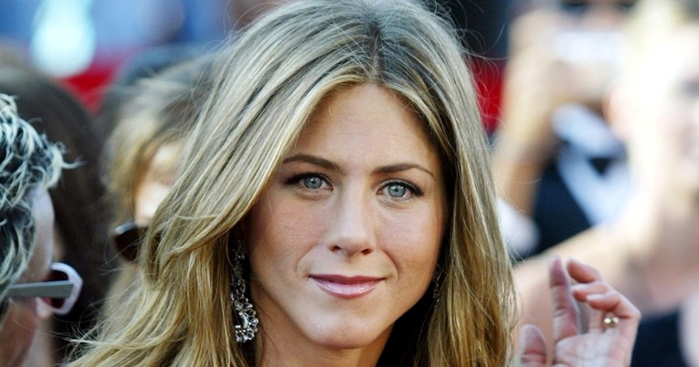 Sandale koje je Jennifer Aniston nosila u 90-ima opet su posvuda