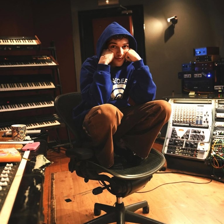 Nemo iznenadio objavom uoči nastupa u finalu Eurosonga, najavio prvi album