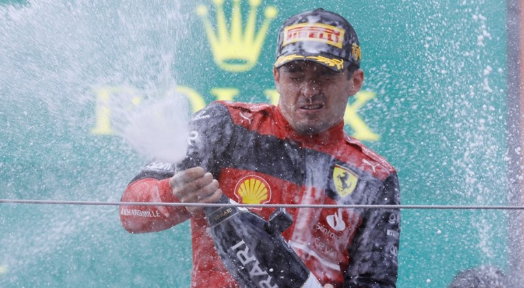 Leclerc uz probleme s gasom pobijedio u Austriji, eksplodirao Ferrarijev motor