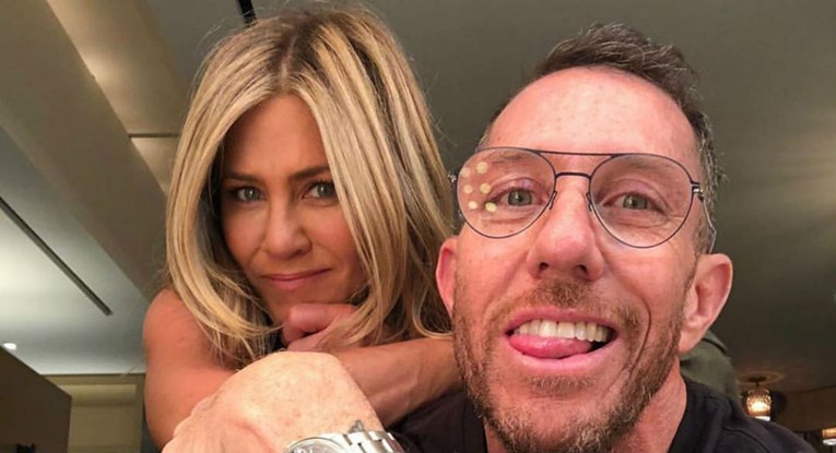 Jennifer Aniston čestitala rođendan svom frizeru urnebesnom starom fotkom