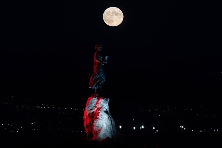 FOTO Supermjesec je obasjao Hrvatsku, fotografije su predivne