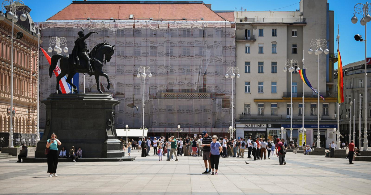 FOTO Zagrepčani na Tijelovo pobjegli na more, metropolu zauzeli turisti