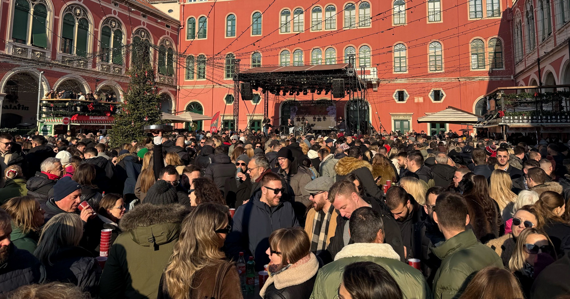 VIDEO Pogledajte kako izgleda Split na Staru godinu. Grad je krcat