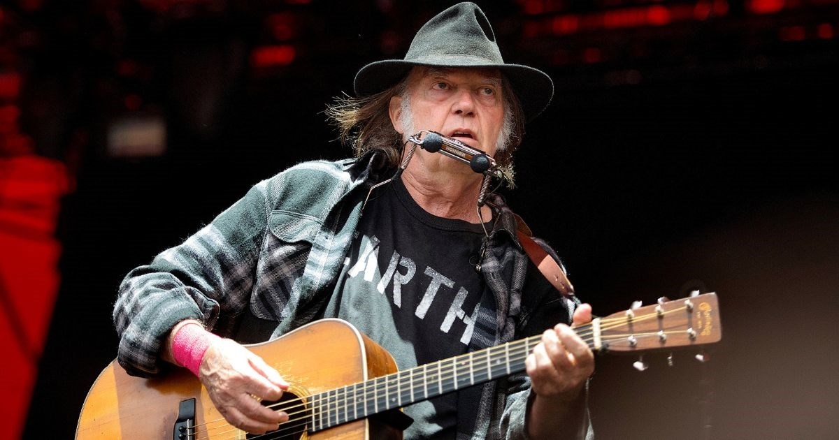Neil Young počinje europsku turneju besplatnim koncertom u Ukrajini