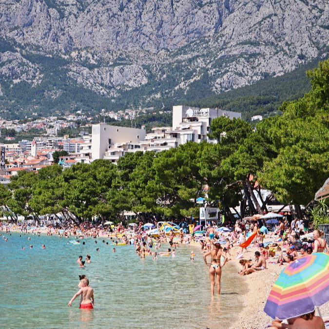 U Makarskoj i okolici 60-ak tisuća gostiju, gužve na cestama i u lukama