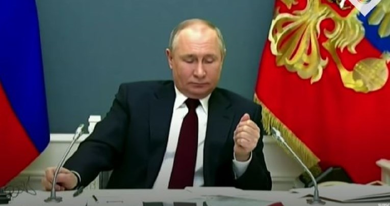 VIDEO Moderatori na summitu zbunili Putina, nije skužio da ga snimaju