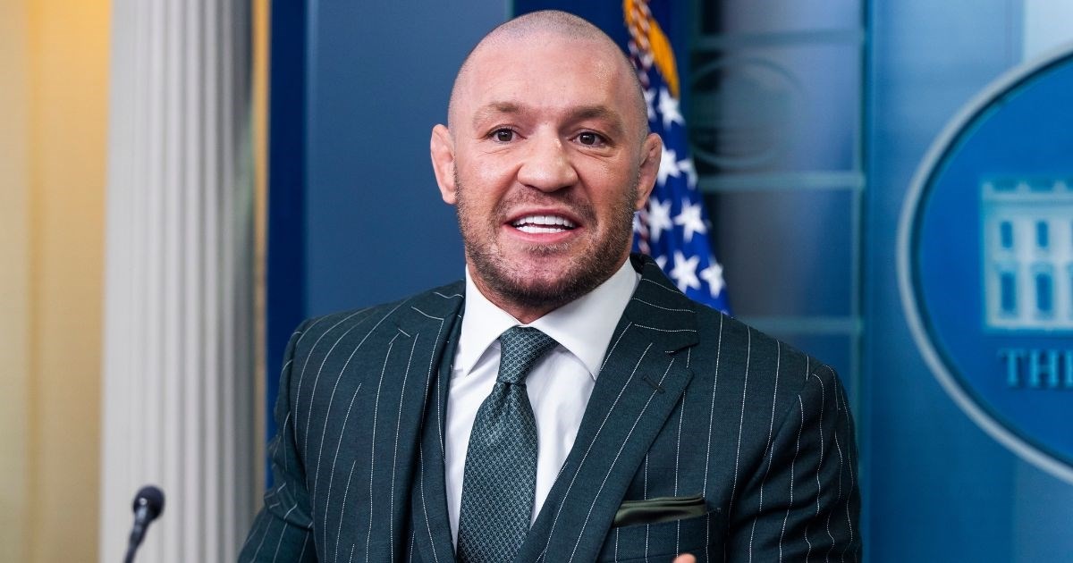 McGregor slao eksplicitne fotografije slavnoj reperici. Ona ih objavila i ponizila ga