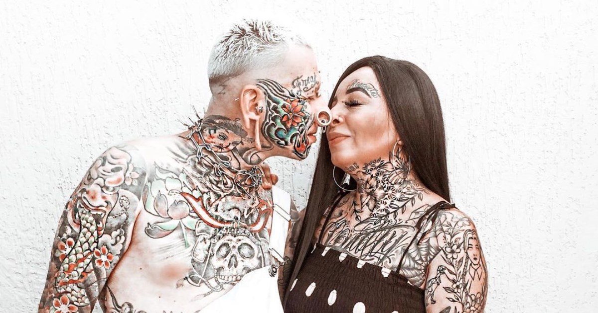 Tijela su prekrili tetovažama, a sada se požalili: "Ljudi misle da ne volimo dijete"