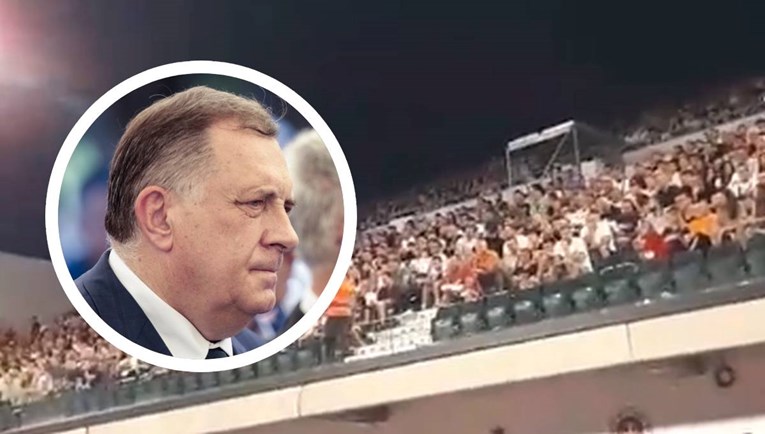 VIDEO Navijači skandirali i vrijeđali Vučića, Dodik napustio utakmicu