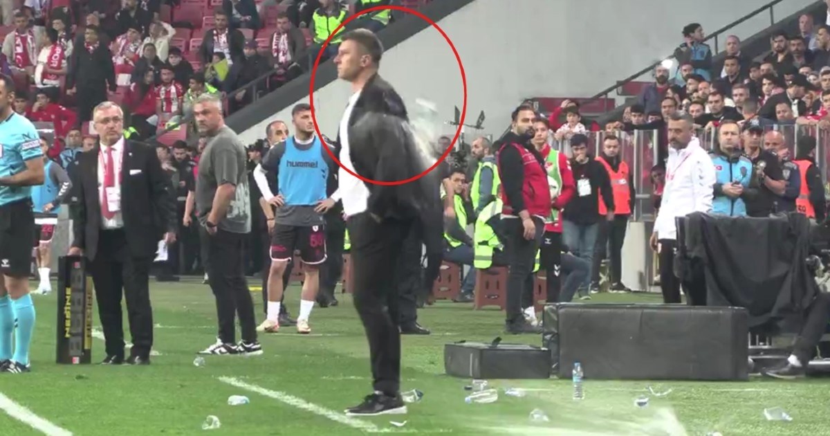 VIDEO Bizarnost u Turskoj. Jakirovića pogodili bocom, zatim je dobio crveni karton