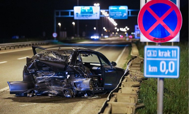 Detalji nesreće u Zagrebu: Poginuo vozač Mercedesa, zabio se u auto na semaforu