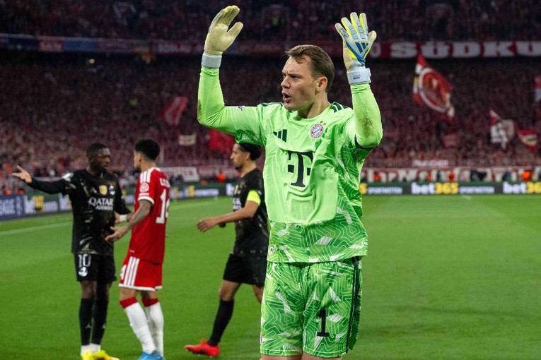 Navijači Bayerna gađali Dembelea. Pogledajte kako je Neuer reagirao