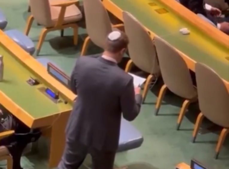 VIDEO Mnogi napustili Netanyahuov govor. Izraelac zapisivao kojih delegacija nema
