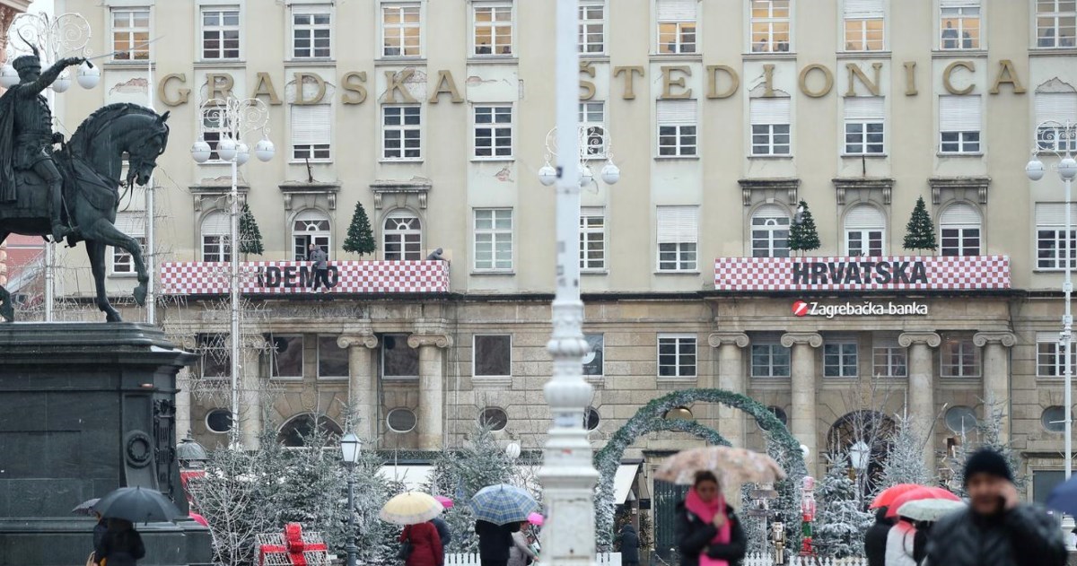 Podrška Vatrenima: U centru Zagreba osvanuo transparent s porukom