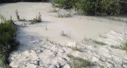VIDEO Na odlagalištu u Pazinu se nakon kiše otvorio golemi krater, a rijeka pobijelila