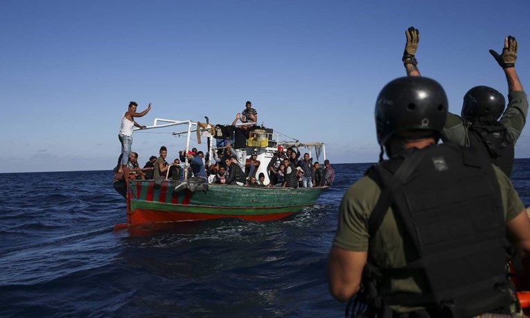 U eksploziji broda talijanske obalne straže poginulo pet migranata