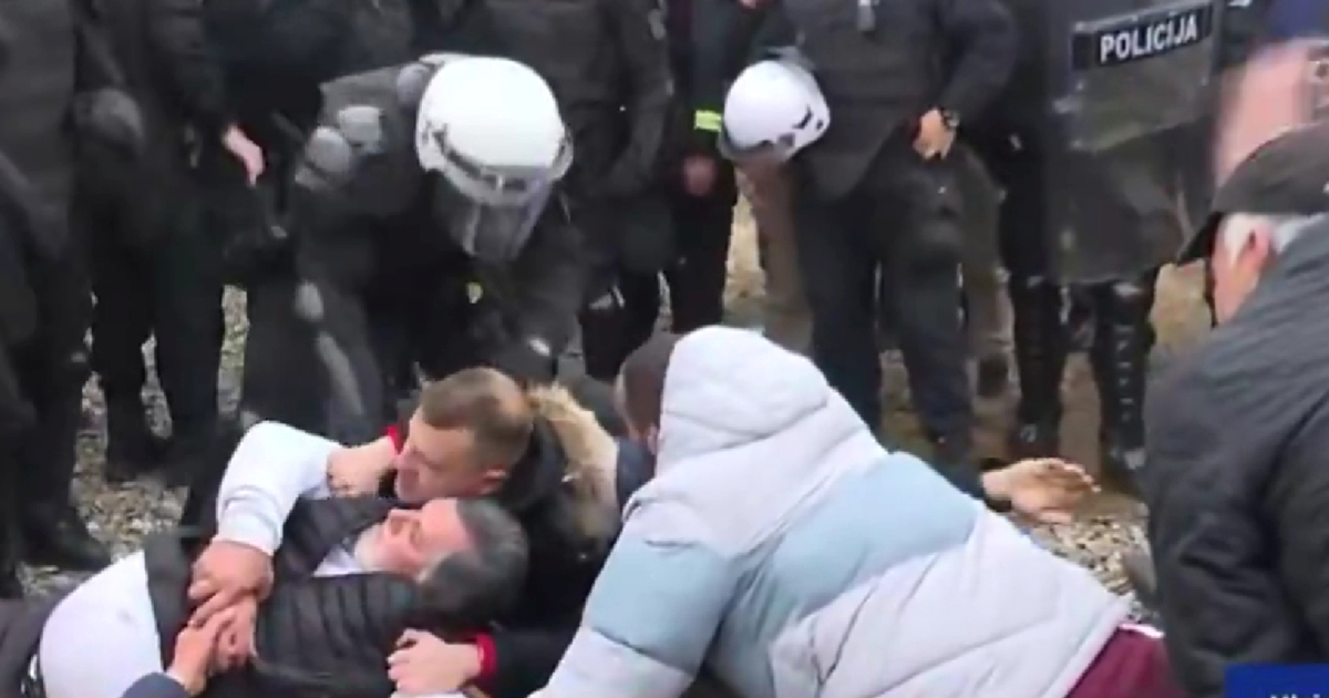 Policija hapsila prosvjednike kod Podgorice, ovi im skandirali "ustaše"