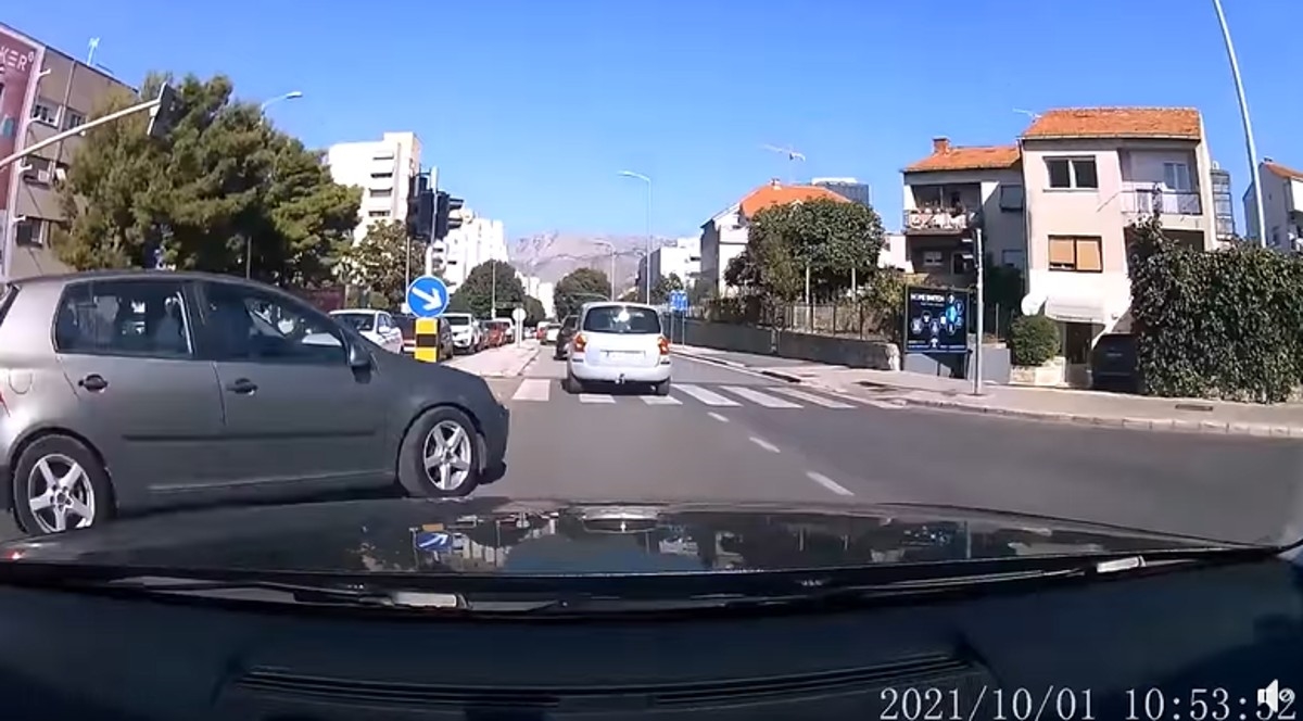 Snimka iz Dalmacije izazvala raspravu, je li se vama ovo ikad dogodilo na raskrižju?