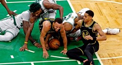 Pogledajte kontroverznu ozljedu Stepha Curryja koja bi mogla prelomiti NBA finale