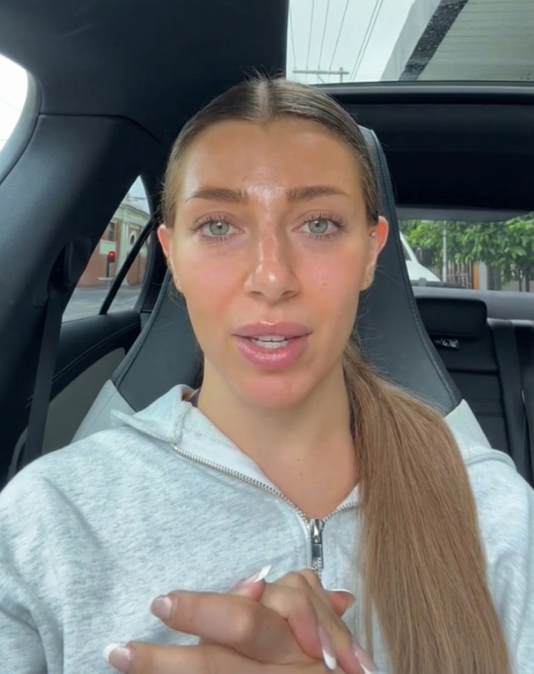 Vlasnik restorana poslao joj poruku u 1 ujutro: "Dovoljno je star da mi bude otac"