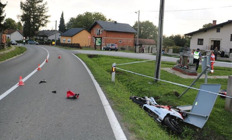 Detalji nesreće kod Koprivnice: Djevojka motorom udarila u stup i znak, poginula je