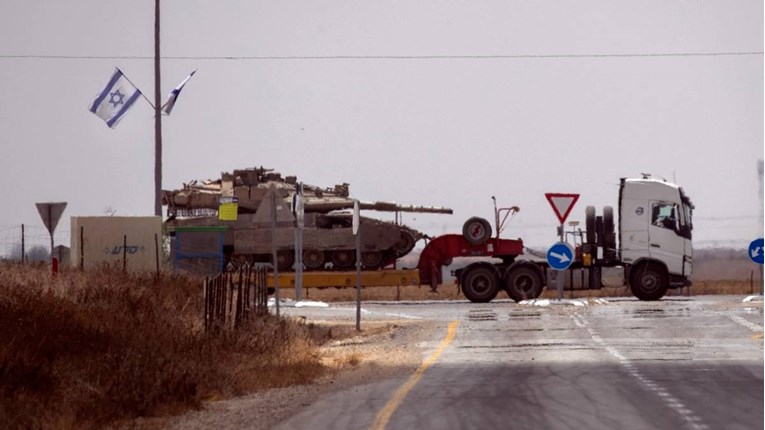 Izraelci preuzeli kontrolu nad prijelazom Rafah. "Stigli su tenkovi"
