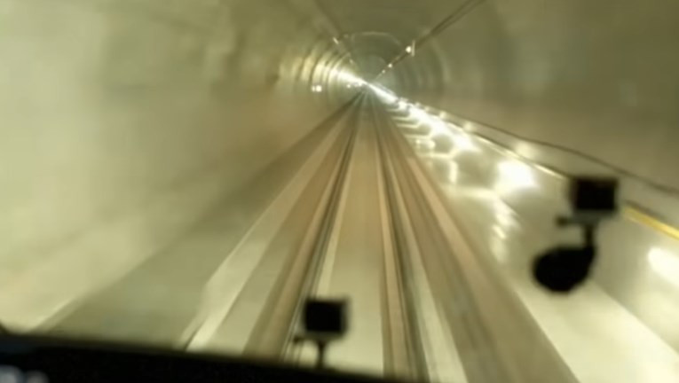 Zapalio se vlak u tunelu u Tirolu, evakuirane stotine putnika