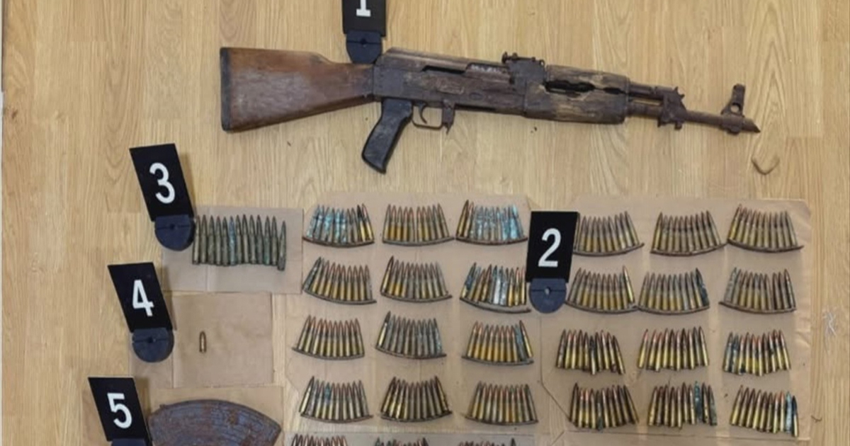 Policija u napuštenoj kući na sjeveru Kosova pronašla oružje i srpsku vojnu uniformu