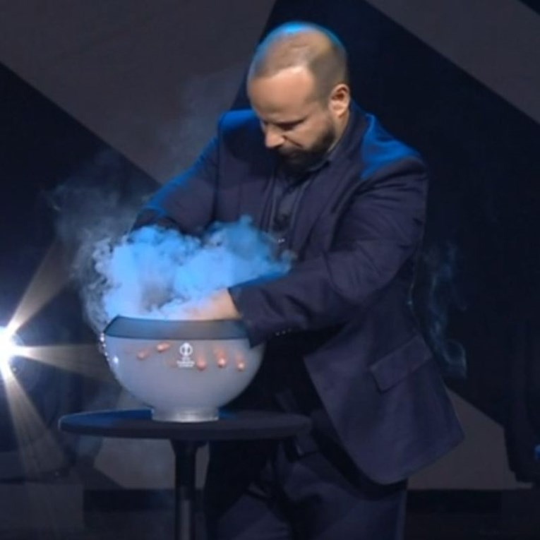 VIDEO Kuglice otišle u povijest na bizaran način. UEFA unajmila mađioničara