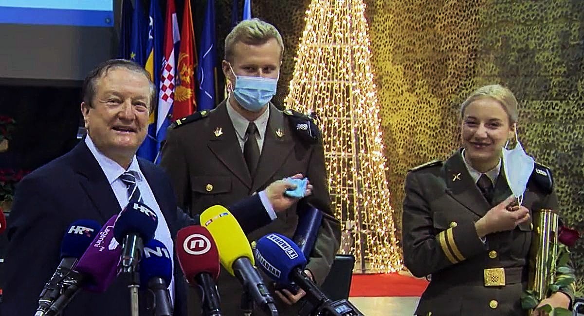 Boras tražio od kadetkinje da skine masku, govorio da je lijepa