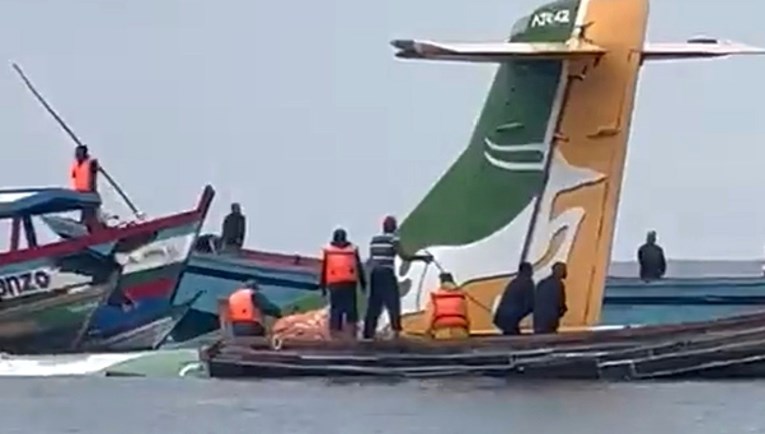 VIDEO Avion pao u jezero u Tanzaniji, poginulo najmanje 19 ljudi