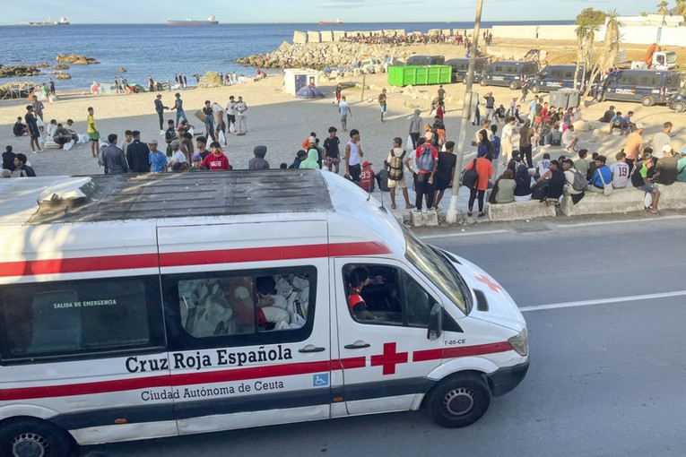 Španjolska traži pomoć EU-a u obradi migranata u Ceuti