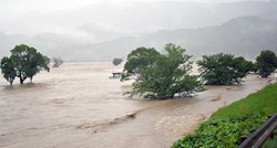 Deseci tisuća Japanaca moraju napustiti domove zbog poplava i klizišta