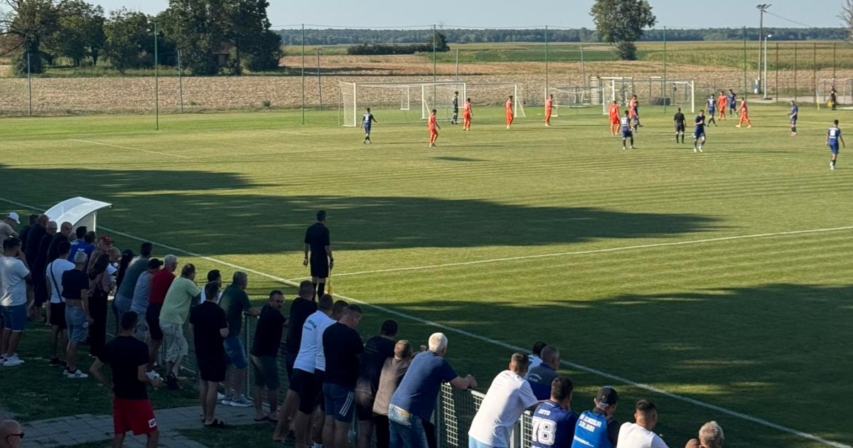 Navijač u Slavoniji upao na teren i počeo daviti suca. Pozvani policija i hitna pomoć