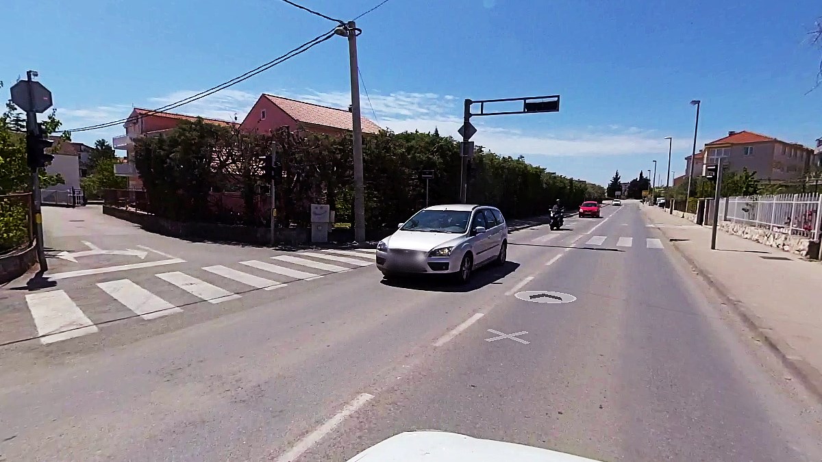 Netko je danas u Kaštel Štafiliću autom udario maloljetnika, policija traži svjedoke