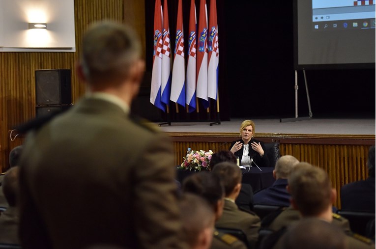 Kolinda držala predavanje mladim vojnicima: Puna sam optimizma