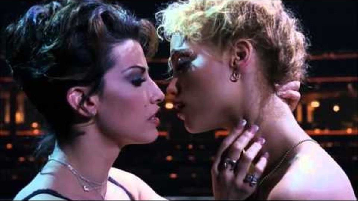 Gdje je danas glumica iz Showgirlsa: Vruće scene uništile su joj karijeru