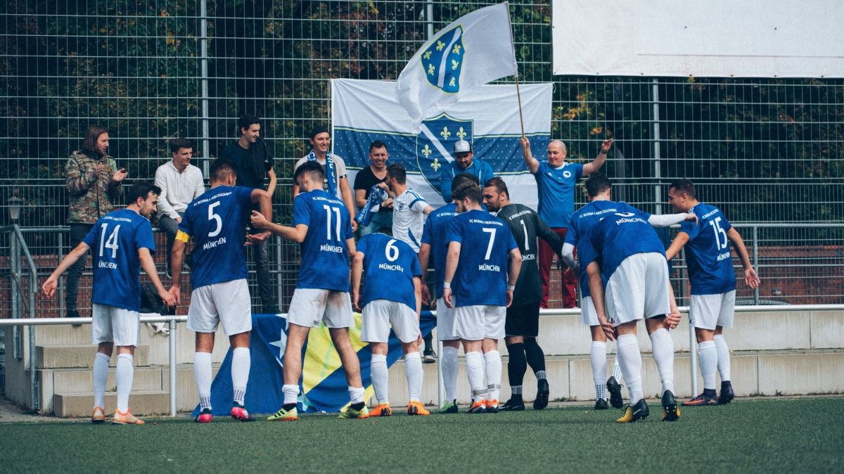 Par kilometara dalje igra Bayern, ali gleda se FC Bosna i Hercegovina München