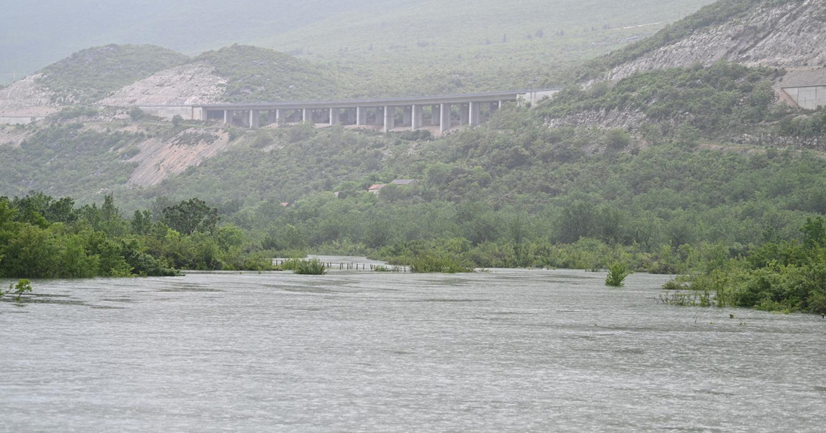 Vrgorački most i cesta između Vrgorca i Ljubuškog od jutros su pod vodom
