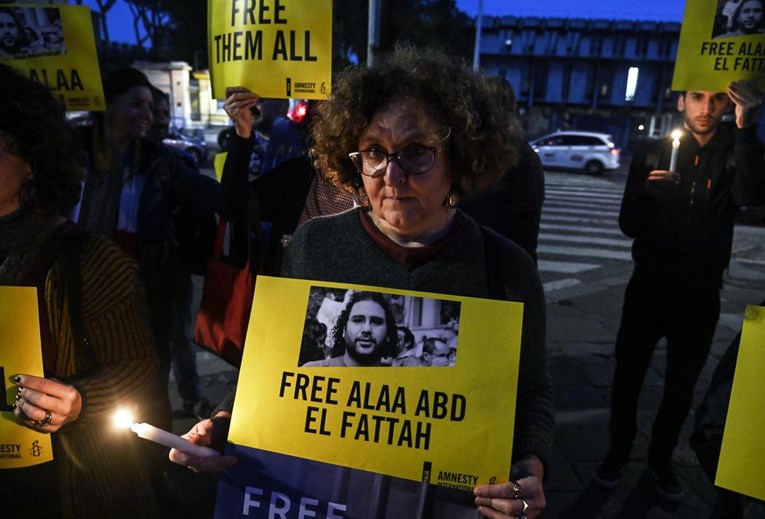 Starmer rekao da je oduševljen što je kontroverzni aktivist oslobođen. Oporba bijesna