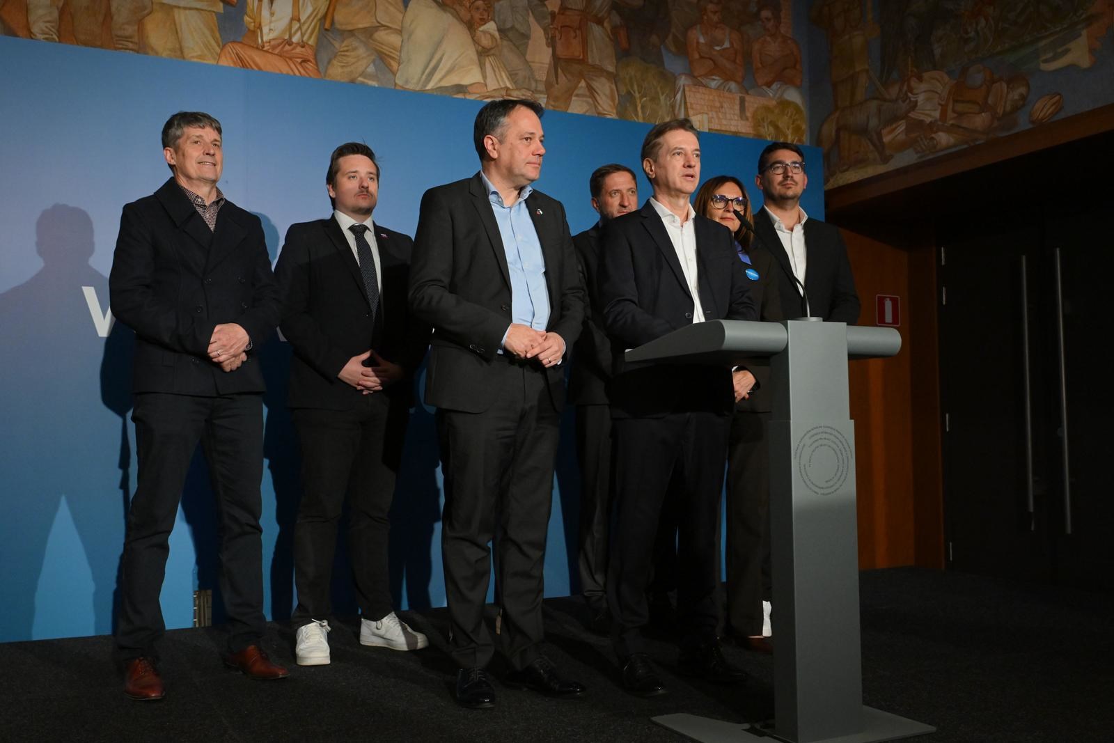 Tijesni izbori u Sloveniji: Golobu mandat više od Janše