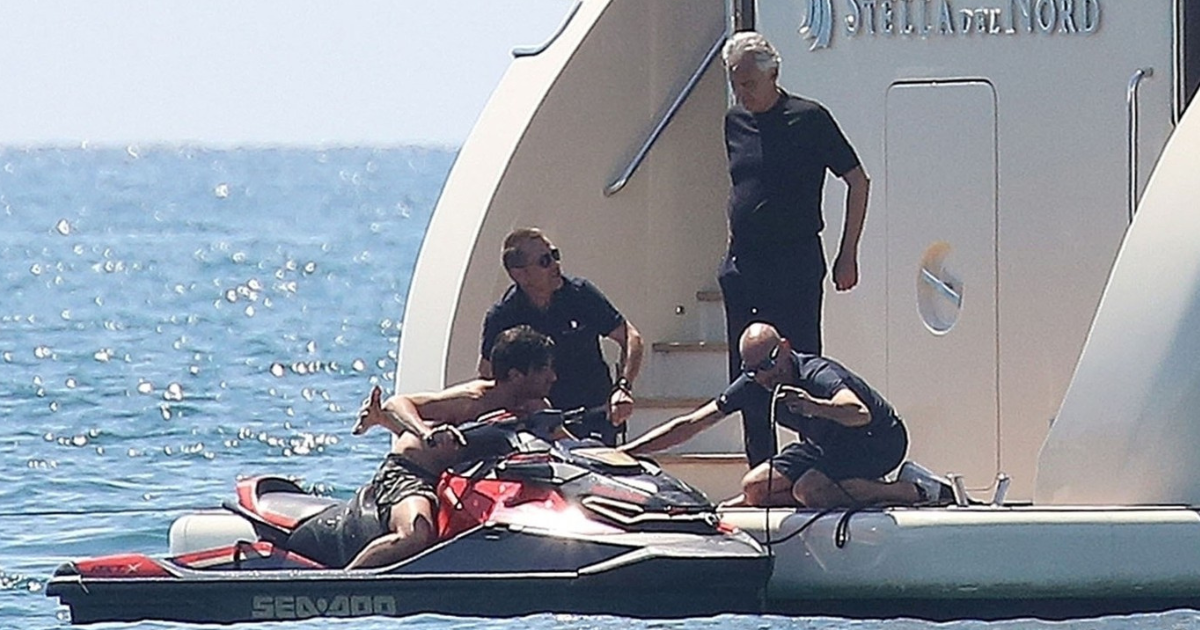 Andrea Bocelli (65) snimljen na luksuznoj jahti sa suprugom (40) i prijateljima